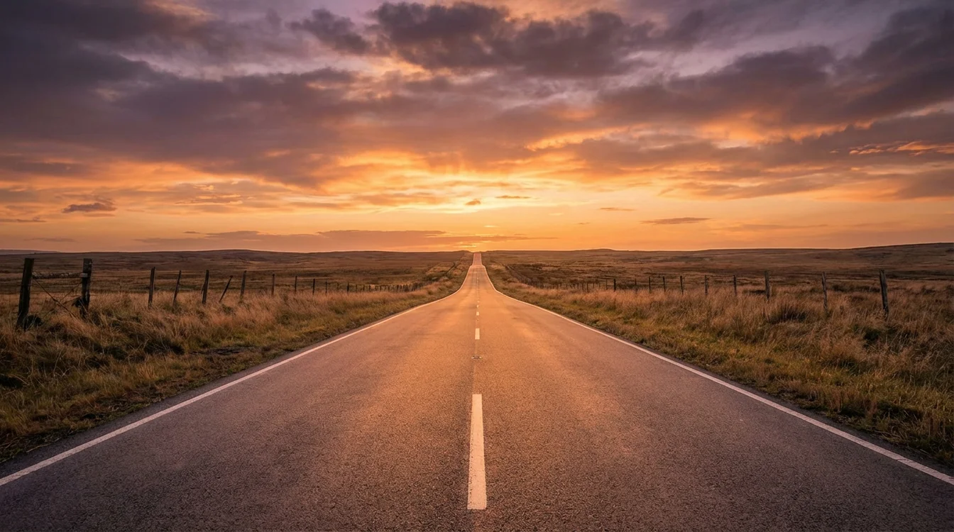Strada dritta che si estende verso l'orizzonte simbolo del lungo periodo